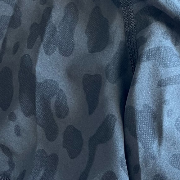 Lululemon Seek The Heat Short size 6 Animal Swirl Deep Coal Black - Picture 7 of 8